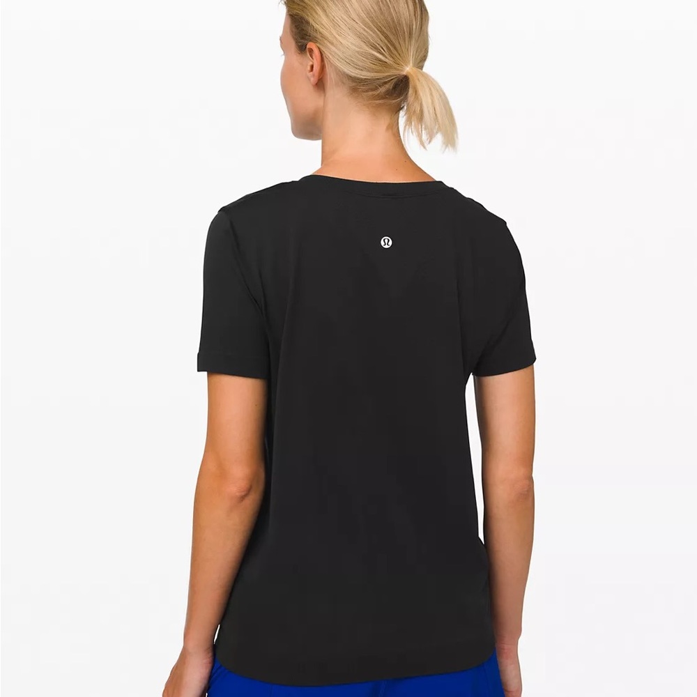 Lululemon Women’s Size 4 Swiftly Relaxed-Fit Short Sleeve T-Shirt